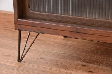 アンティーク家具　古い桐材の鉄脚付きモールガラス　ローボード?(テレビボード/収納棚)
