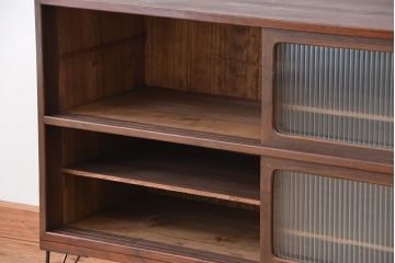 アンティーク家具　古い桐材の鉄脚付きモールガラス　ローボード?(テレビボード/収納棚)