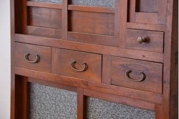 レトロ家具　昭和レトロ けんどん付き 味のある幅の狭い食器棚(水屋箪笥・収納棚)