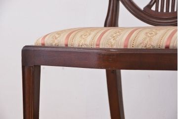 ヴィンテージ家具　イギリスビンテージ　古いチーク材の気品のあるダイニングチェア(椅子、イス)