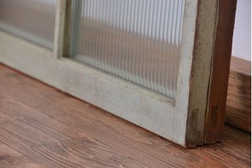 アンティーク　ペイントの剥げた小さなモールガラス引き戸　2枚セット(ガラス窓)