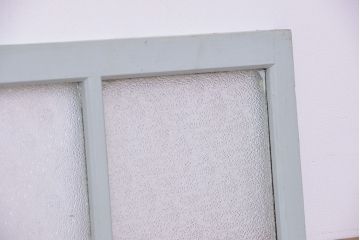 アンティーク　ペンキの剥げたシャビーなダイヤガラス入りフィックス窓(固定ガラス戸、ピクチャーウィンドウ、明り取り)
