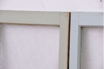 アンティーク　ペンキの剥げたシャビーなダイヤガラス入りフィックス窓(固定ガラス戸、ピクチャーウィンドウ、明り取り)