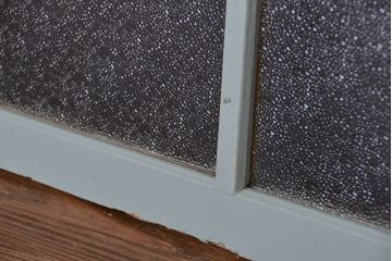 アンティーク ペンキの剥げた小振りなダイヤガラス戸 2枚セット(1)(窓・引き戸)