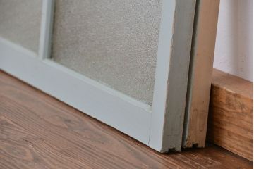 アンティーク ペンキの剥げた小振りなダイヤガラス戸 2枚セット?(窓・引き戸)