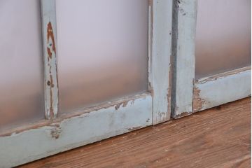 アンティーク　すりガラス入り!シャビーなペイント引き戸4枚セット(格子ガラス窓)(1)