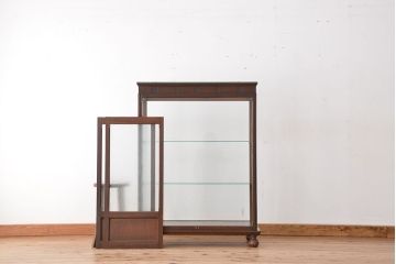 アンティーク家具　大正ロマン　古い洋館の丸脚付きガラスケース(ショーケース、収納棚、陳列棚)