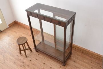 アンティーク家具　大正ロマン　古い洋館の丸脚付きガラスケース(ショーケース、収納棚、陳列棚)