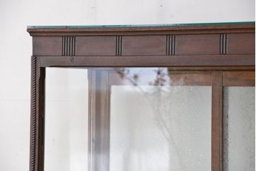 アンティーク家具　大正ロマン　古い洋館の丸脚付きガラスケース(ショーケース、収納棚、陳列棚)
