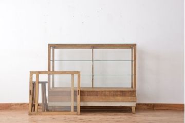 レトロ家具　アンティーク　古い木味の引き出し付きレトロガラスショーケース(収納棚、陳列棚、ガラスケース)