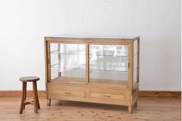 レトロ家具　アンティーク　古い木味の引き出し付きレトロガラスショーケース(収納棚、陳列棚、ガラスケース)