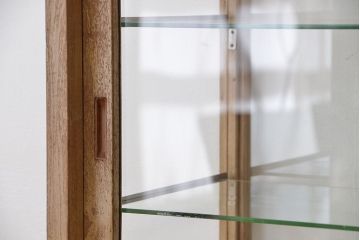 レトロ家具　アンティーク　古い木味の引き出し付きレトロガラスショーケース(収納棚、陳列棚、ガラスケース)