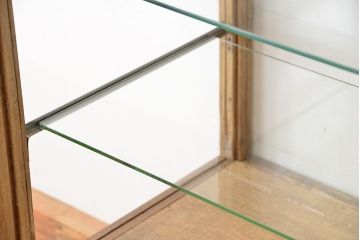 レトロ家具　アンティーク　古い木味の引き出し付きレトロガラスショーケース(収納棚、陳列棚、ガラスケース)