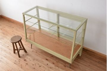 アンティーク家具　アンティーク　古い洋菓子店の台形ペイントガラスケース(2)(ショーケース、飾り棚、陳列棚)
