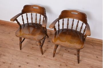 中古　飛騨産業 キツツキマーク　ダイニングチェア2脚セット?(アームチェア/椅子)