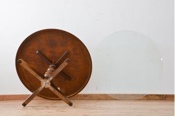 中古　飛騨産業 キツツキマーク　ラウンドダイニングテーブル