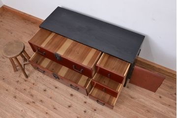 アンティーク家具　古民具・骨董　明治〜大正時代　漆のキレイな　時代箪笥ローボード?(ローチェスト・刀箪笥)