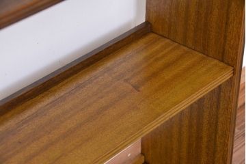 レトロ家具　昭和レトロ　シンプルな縦型　本棚(飾り棚・ブックケース)
