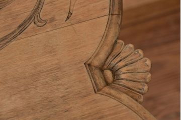アンティーク家具　イギリスアンティーク　古い木味の彫刻サイドテーブル(デスク/机)