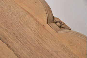アンティーク家具　イギリスアンティーク　古い木味の彫刻サイドテーブル(デスク/机)