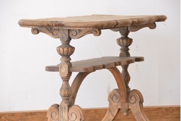 アンティーク家具　イギリスアンティーク　古い木味の彫刻サイドテーブル(デスク/机)
