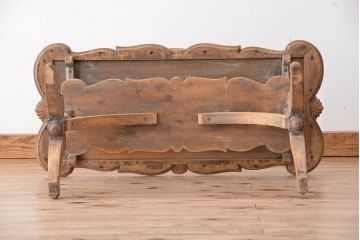 アンティーク家具　イギリスアンティーク　古い木味の彫刻サイドテーブル(デスク/机)