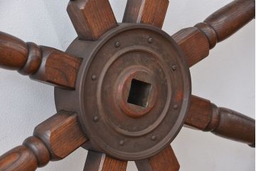 アンティーク雑貨　アンティーク　古い船艦で使われた欅材の大型操舵輪(ラット)(北川工業)