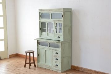 レトロ家具　☆昭和レトロ　アンティークペイントの作業台付き食器棚(モールガラス収納棚)
