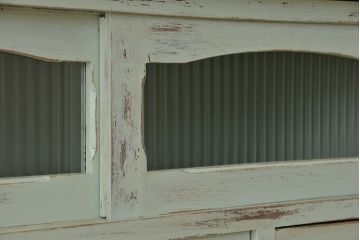 レトロ家具　☆昭和レトロ　アンティークペイントの作業台付き食器棚(モールガラス収納棚)