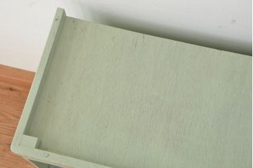 レトロ家具　☆昭和レトロ　アンティークペイントの作業台付き食器棚(モールガラス収納棚)