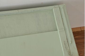 レトロ家具　☆昭和レトロ　アンティークペイントの作業台付き食器棚(モールガラス収納棚)