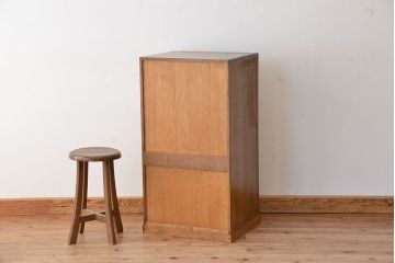 アンティーク家具　アンティーク　古いタモ材の縦型五段チェスト(引き出し、ドロワー)