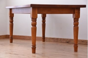 中古　海外製アンティークショップで購入　カントリー調ダイニングテーブル