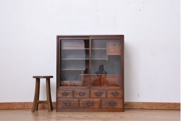 アンティーク家具　古民具・骨董　前面欅材　杢目の素晴らしい茶箪笥(茶箪笥、収納棚)