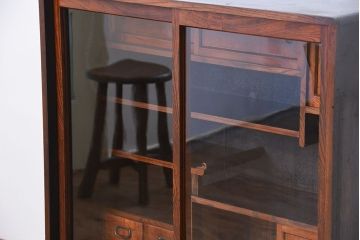 アンティーク家具　古民具・骨董　前面欅材　杢目の素晴らしい茶箪笥(茶箪笥、収納棚)