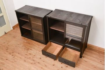 アンティーク家具　アンティーク　古い木のシックな二段重ね収納棚(飾り棚、食器棚)