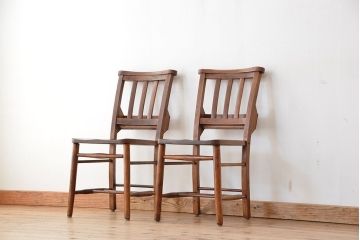 アンティーク家具　イギリスアンティーク　古い木のかわいらしいチャーチチェア2脚セット(教会椅子/イス)