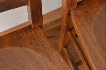 アンティーク家具　イギリスアンティーク　古い木のかわいらしいチャーチチェア2脚セット(教会椅子/イス)