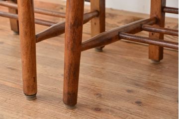 アンティーク家具　イギリスアンティーク　古い木のかわいらしいチャーチチェア2脚セット(教会椅子/イス)