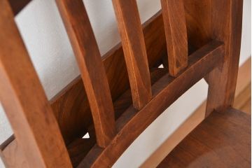 アンティーク家具　イギリスアンティーク　古い木のかわいらしいチャーチチェア(教会椅子/イス)