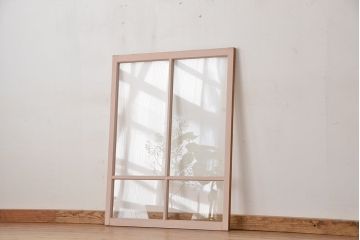 昭和レトロ　ペンキのはげたフィックス窓(固定窓、はめ殺し戸、明り取り)