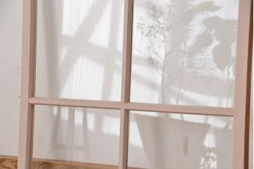 昭和レトロ　ペンキのはげたフィックス窓(固定窓、はめ殺し戸、明り取り)