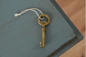 ヴィンテージ家具　イギリスビンテージ　1960年頃　アンティークペイント　かわいらしいビューローブックケース