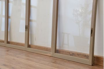 昭和レトロ　古いペンキのはげたシンプルなガラス戸4枚セット(2)