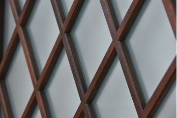 日本製アンティーク　大正〜昭和初期　チーク材!大正ロマン菱形格子ガラス戸2枚セット(窓、引き戸)