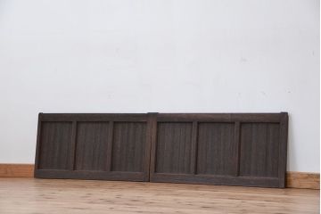 アンティーク建具　素朴な木味が魅力の小さな引き戸2枚セット(板戸)(R-011527)