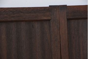 アンティーク建具　素朴な木味が魅力の小さな引き戸2枚セット(板戸)(R-011527)