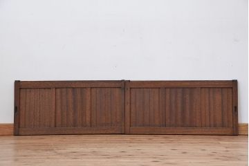 アンティーク建具　素朴な木味が魅力の小さな引き戸2枚セット(板戸)(R-011527)