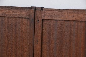 アンティーク建具　素朴な木味が魅力の小さな引き戸2枚セット(板戸)(R-011527)