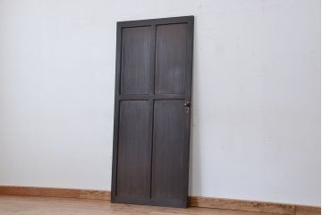 アンティーク　古い木のレトロでシンプルなドア(扉)?